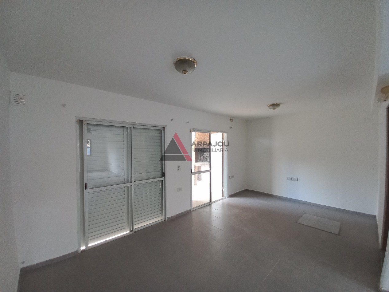 CASA 3 DORM - FRANCIA 740 - CENTENARIO