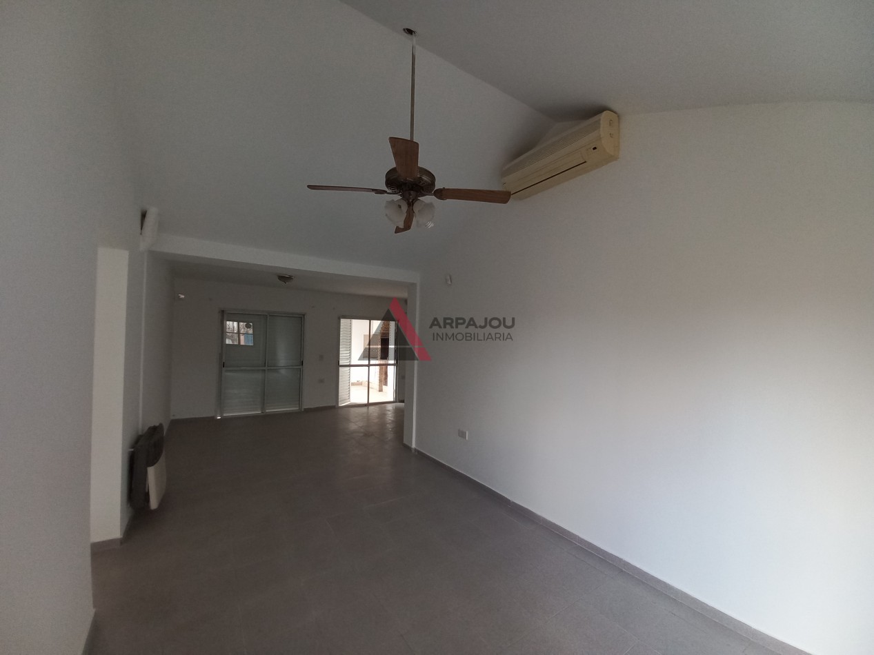 CASA 3 DORM - FRANCIA 740 - CENTENARIO